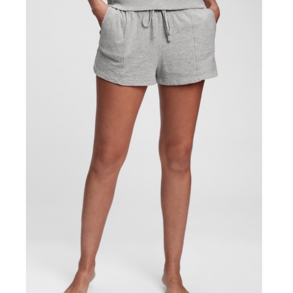 NWT GAP Women's Tee‎ Sweat Short - Grey